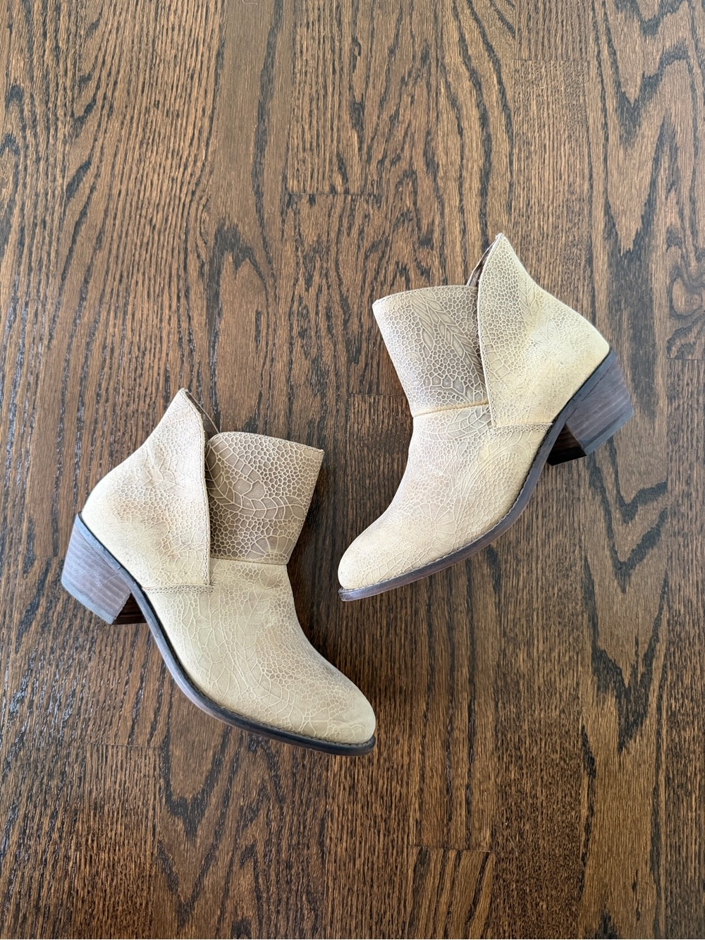 NWOT Classic Beige Women's Leather Ankle Boots - Western-Inspired Booties